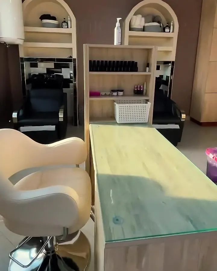 Nail bar at Aura Glow